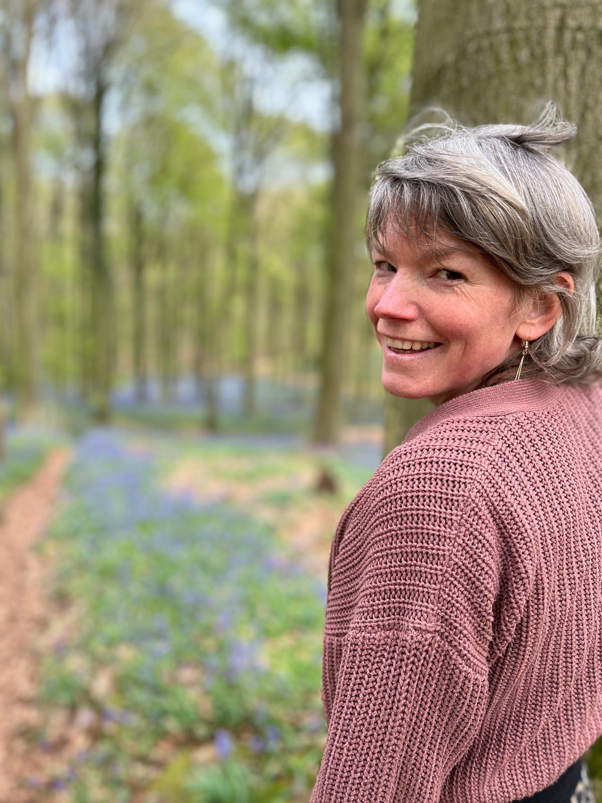 Karen De Looze in het bos